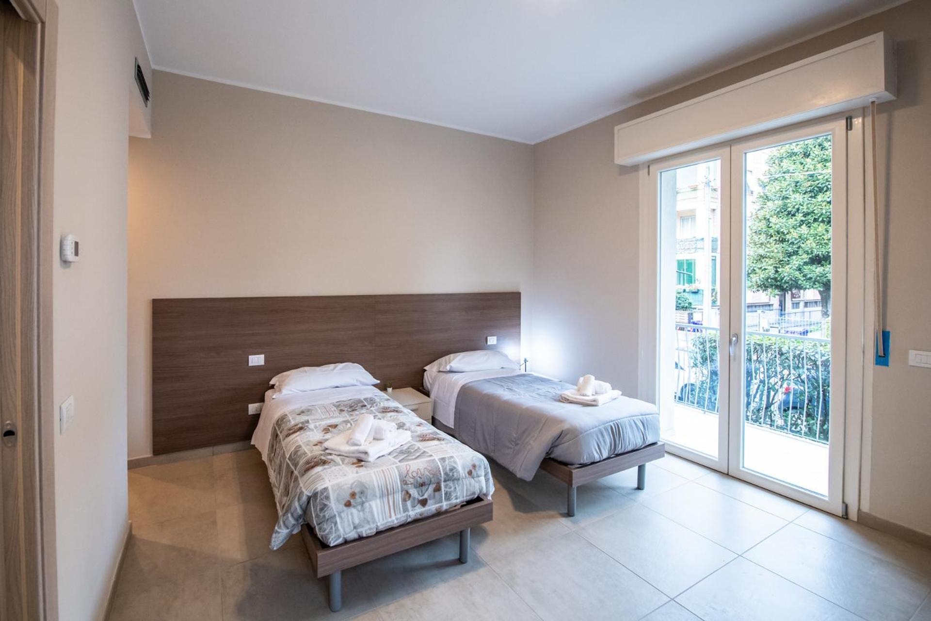 350 M Da Ospedale Maggiore L Parcheggio Prive L Rooms ปาร์มา ภายนอก รูปภาพ